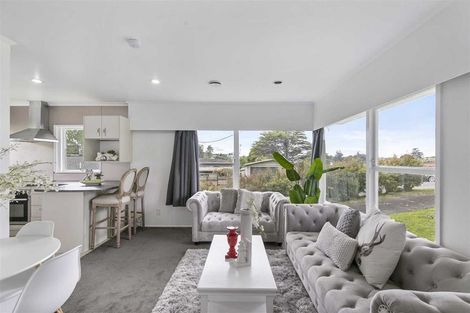 Photo of property in 2/16 Diana Drive, Glenfield, Auckland, 0627