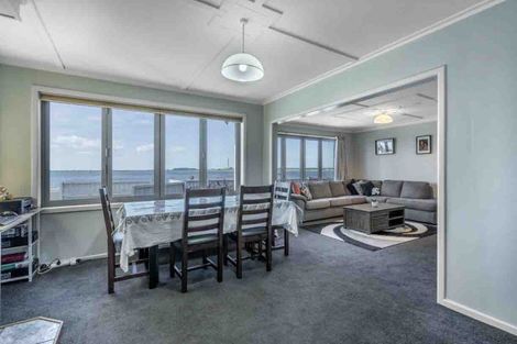 Photo of property in 246 Marine Parade, Bluff, 9814