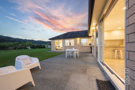 Photo of property in 16 Fruitlands Road, Kumeu, 0810