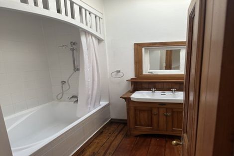 Photo of property in 21 Queen Street, Mount Victoria, Wellington, 6011