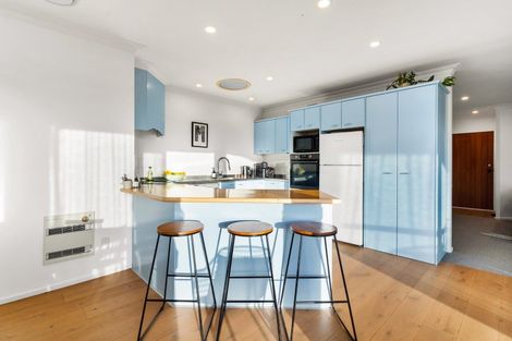 Photo of property in 2/87 Island Bay Road, Beach Haven, Auckland, 0626