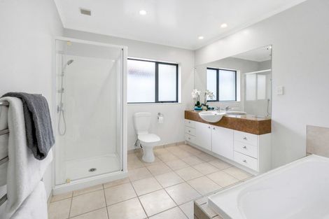 Photo of property in 8 Gilford Place, East Tamaki Heights, Auckland, 2016