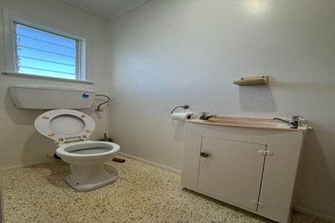 Photo of property in 73 Christmas Road, Manurewa, Auckland, 2102