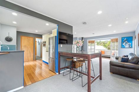 Photo of property in 43 Cranston Street, Torbay, Auckland, 0632
