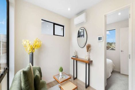 Photo of property in 10a Helleur Road, Massey, Auckland, 0614