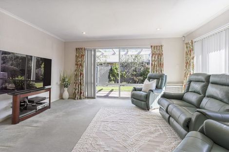 Photo of property in 4 Wardour Mews, Avonhead, Christchurch, 8042