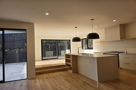 Photo of property in 4 Queensway, Three Kings, Auckland, 1024