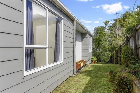 Photo of property in 2/47 Sungrove Rise, Sunnyvale, Auckland, 0612