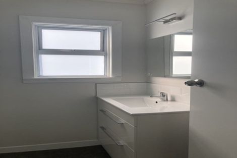 Photo of property in 17 Queens Drive, Kilbirnie, Wellington, 6022