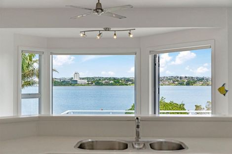 Photo of property in 204 Hurstmere Road, Takapuna, Auckland, 0622