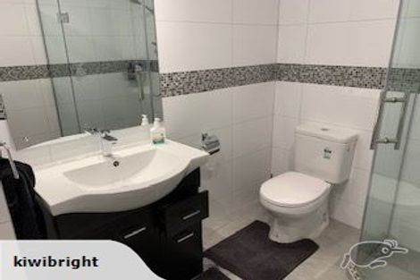 Photo of property in 37 Goldfinch Rise, Unsworth Heights, Auckland, 0632