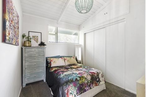 Photo of property in 42a Colmar Road, Mellons Bay, Auckland, 2014