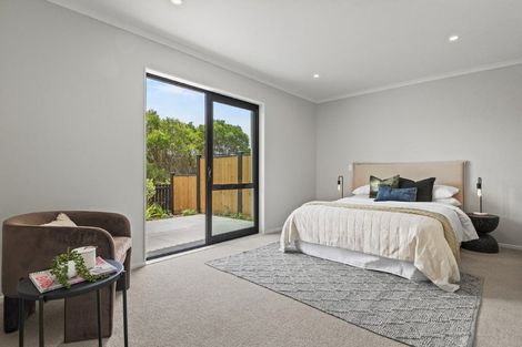 Photo of property in 2/1 Parapara Place, Albany, 0632