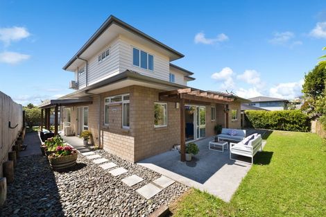 Photo of property in 16 Midhurst Avenue, Henderson, Auckland, 0612