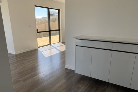 Photo of property in 19 James Elliot Way, Pokeno, 2402