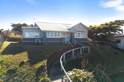 Photo of property in 27 Bond Street, Foxton Beach, Foxton, 4815
