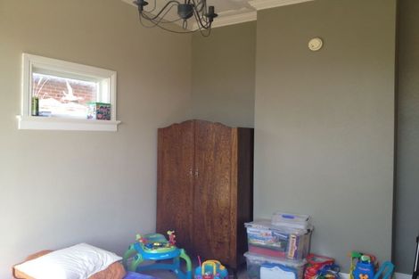 Photo of property in 122 Hargest Crescent, Saint Clair, Dunedin, 9012