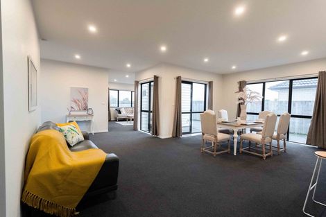 Photo of property in 2 Darley Way, Papakura, 2110