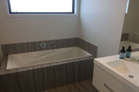 Photo of property in 2 Bathans Lane, Lake Hayes, Queenstown, 9304