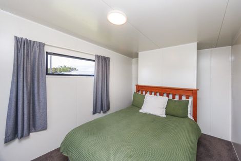 Photo of property in 52 Nash Parade, Foxton Beach, Foxton, 4815