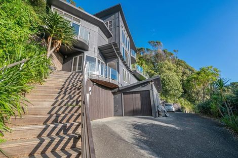 Photo of property in 10 Waitea Road, Muriwai, Waimauku, 0881