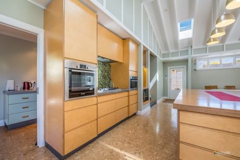 Photo of property in 25 Hinau Street, Woburn, Lower Hutt, 5010