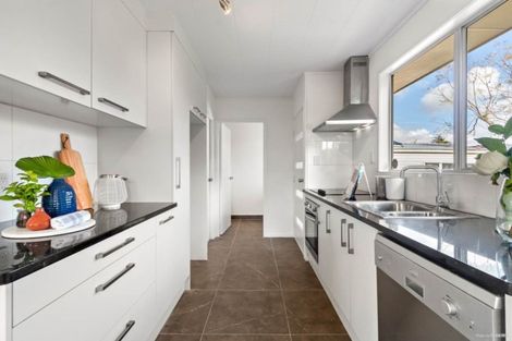 Photo of property in 10 Kereru Place, Half Moon Bay, Auckland, 2012