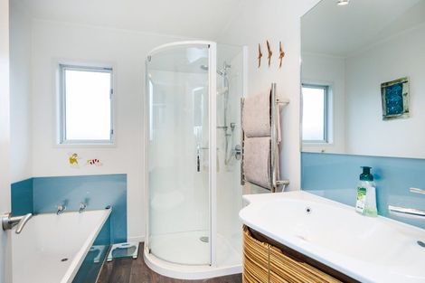 Photo of property in 18 Robbie Street, Foxton Beach, Foxton, 4815