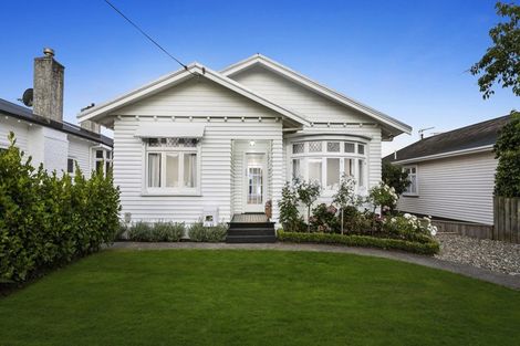 Photo of property in 3 Kitchener Terrace, Moturoa, New Plymouth, 4310
