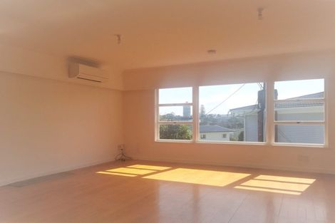 Photo of property in 292 Hurstmere Road, Takapuna, Auckland, 0622