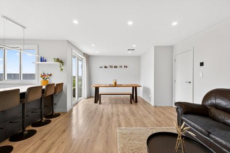 Photo of property in 77 Oak Road, Poraiti, Napier, 4112