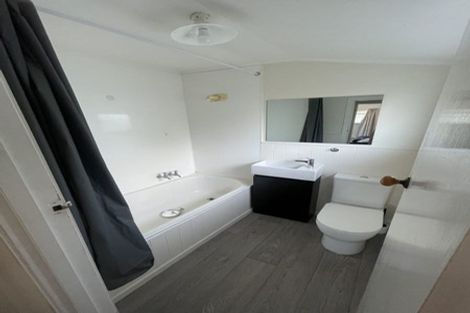 Photo of property in 71 Golf Road, New Lynn, Auckland, 0600