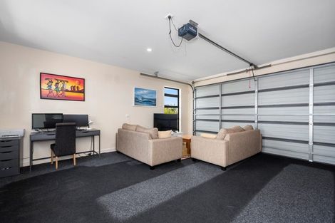 Photo of property in 6 Ella Place, Papamoa Beach, Papamoa, 3118