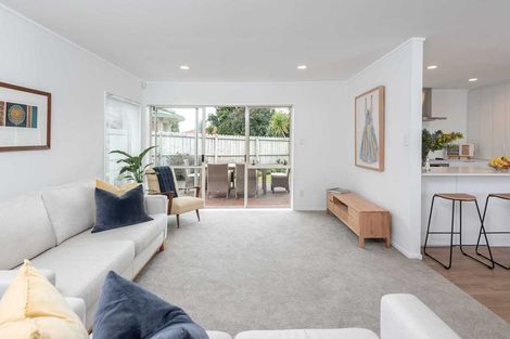 Photo of property in 2/23 Tarnica Road, Northpark, Auckland, 2013