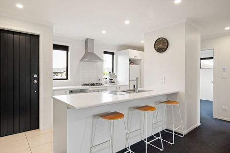 Photo of property in 8 Manawaroa Close, Grandview Heights, Hamilton, 3200