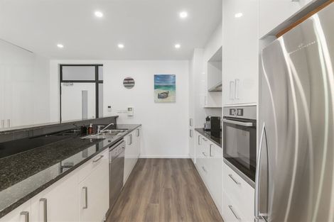 Photo of property in 2/2a Frieston Road, Milford, Auckland, 0620