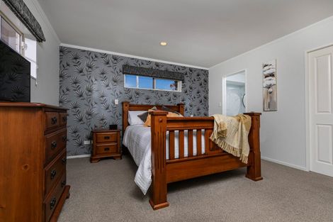 Photo of property in 27 Summerland Drive, Henderson, Auckland, 0612