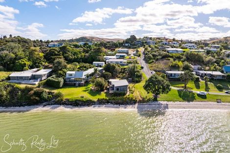 Photo of property in 1 Rigby Street, Whakapirau, 0583