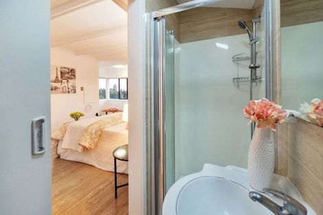 Photo of property in 29 Raymond Terrace, Northcote, Auckland, 0627