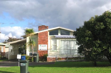 Photo of property in 5 Woodford Avenue, Henderson, Auckland, 0610