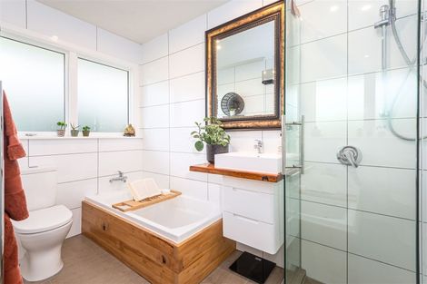 Photo of property in 2/10 Ladbrokes Place, Fendalton, Christchurch, 8052