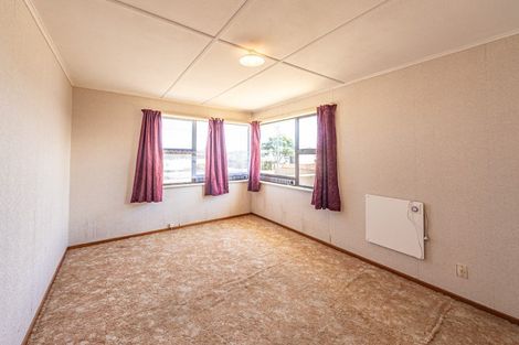 Photo of property in 6 Omori Place, Castlecliff, Whanganui, 4501