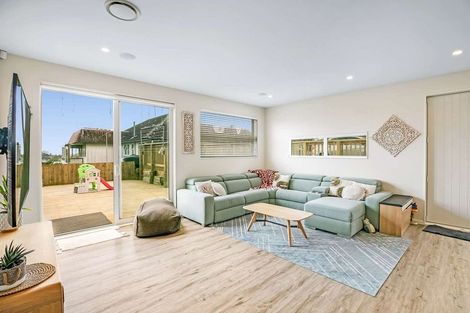 Photo of property in 103e Woodglen Road, Glen Eden, Auckland, 0602