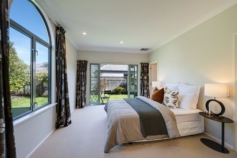 Photo of property in 2 Pearl Lane, Arrowtown, 9302