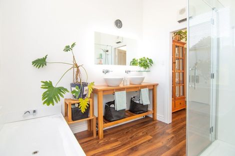 Photo of property in 11 Colombo Street, Hokowhitu, Palmerston North, 4410