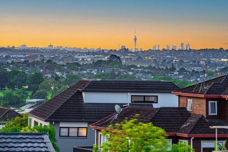 Photo of property in 105 Bradbury Road, Botany Downs, Auckland, 2010