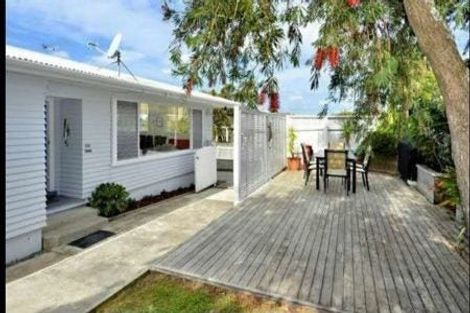 Photo of property in 3b Dallinghoe Crescent, Milford, Auckland, 0620