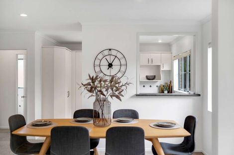 Photo of property in 2/202 Botany Road, Botany Downs, Auckland, 2010