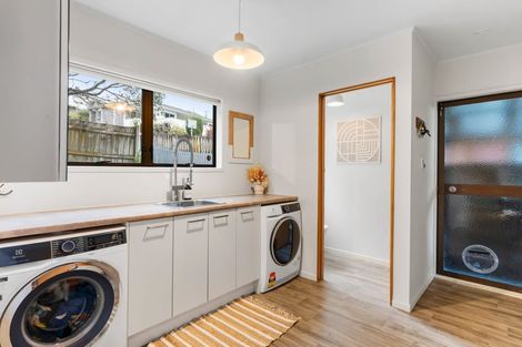 Photo of property in 1/305 Glenfield Road, Glenfield, Auckland, 0629