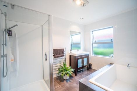 Photo of property in 81 Pacific Drive, Fitzherbert, Palmerston North, 4410